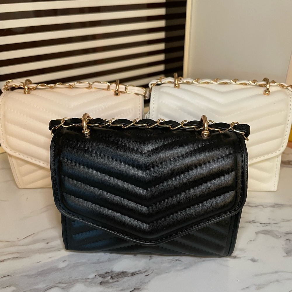 Quilted Chevron Chain Shoulder Bag - Black & White - Picture 4 of 14